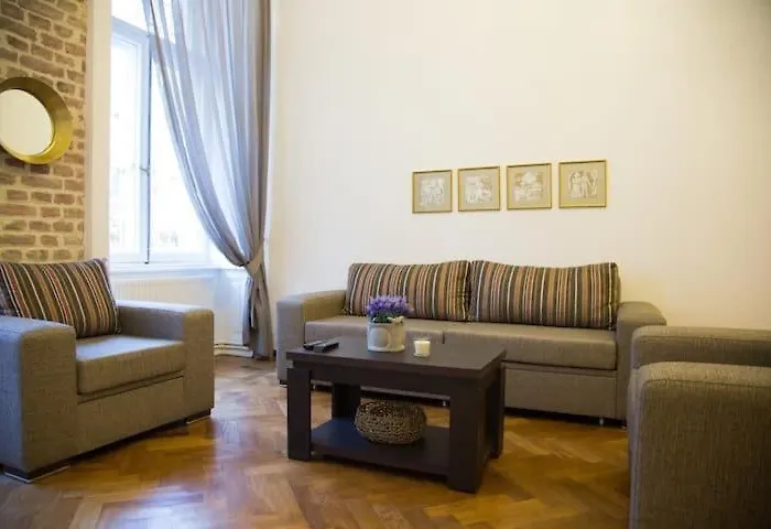 Apartment On Tabidze 3/5