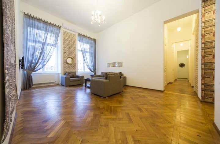 On Tabidze 3/5 Апартаменти